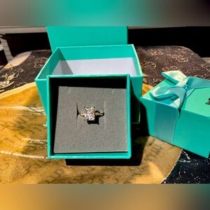 3CT DAZZLING cubic zirconia Engagementnt Style ring Radiant Cut SZ4.5 New w box🎄